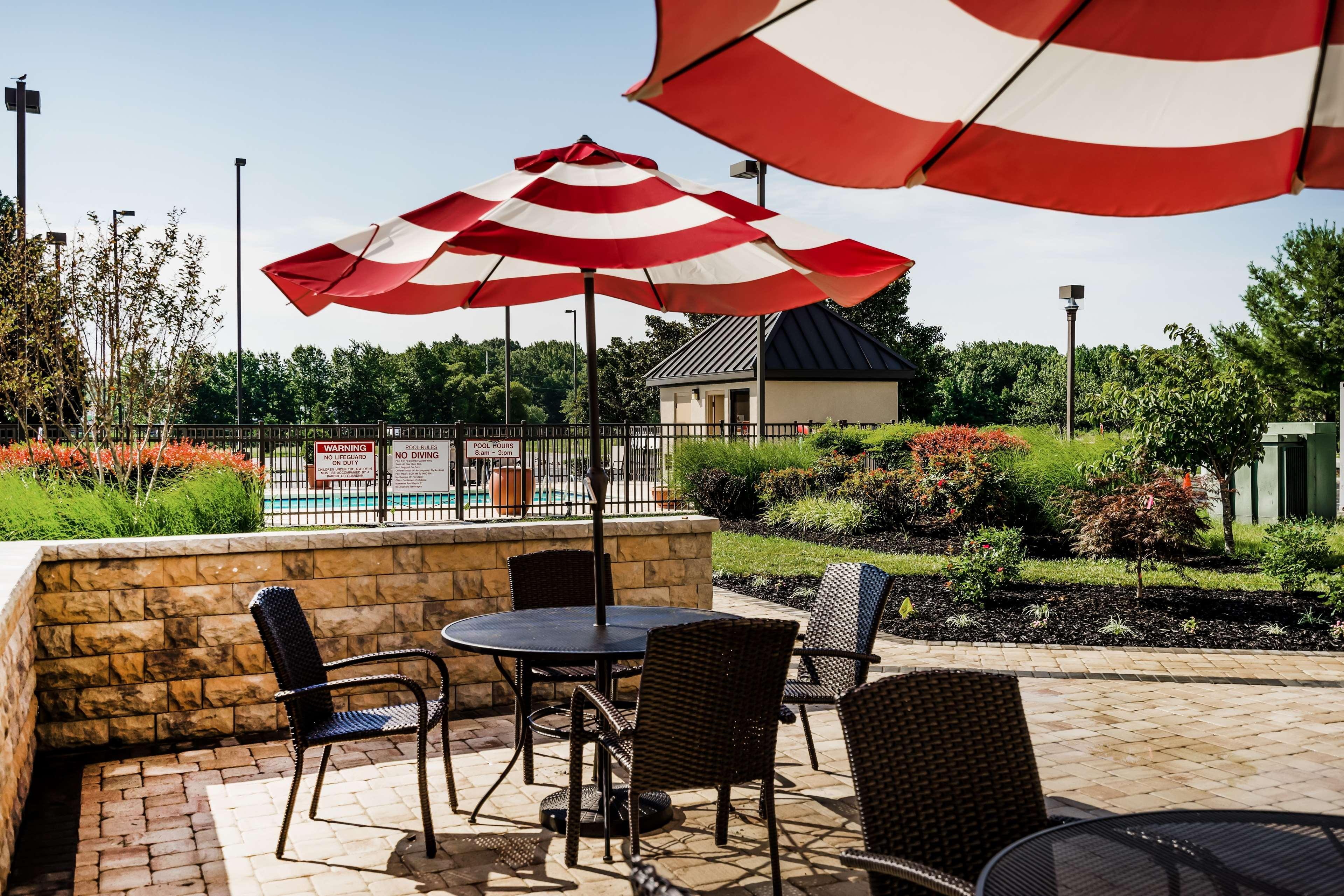 Hampton Inn Dover Exteriör bild